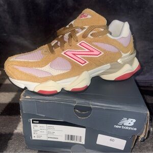 New Balance 9060 Great Plains Beige True Red U9060GEA Size 5M/6.5W Sneakers NIB